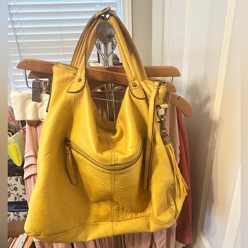 Well loved Lucky Brand 100% leather boho bag.  Large!  Yellow/distressed - Picture 2 of 15